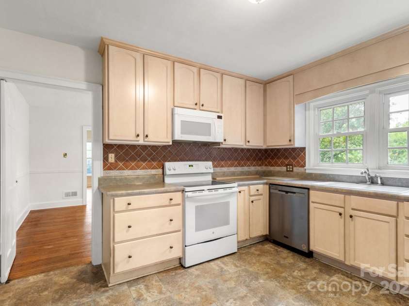 728 Blanton Street, Shelby, NC 28150.  MLS# CAR4274982, YatesRealty ID 29604. ...dishwasher, electric range and microwave,...