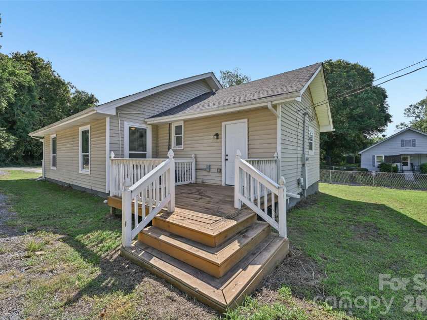 2509 Gardner Street, Gastonia, NC 28056.  MLS# CAR4387346, YatesRealty ID 29605. Back Deck/Yard