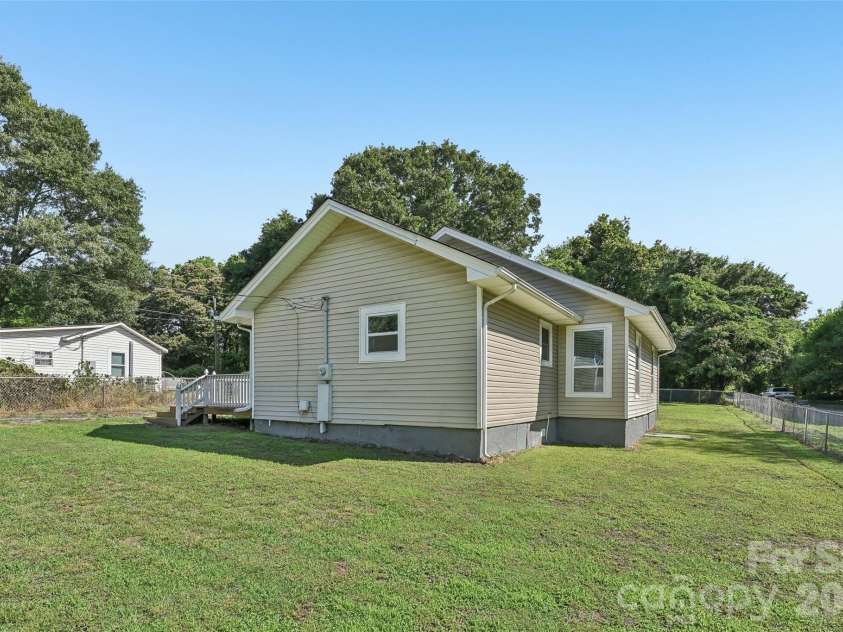 2509 Gardner Street, Gastonia, NC 28056.  MLS# CAR4387346, YatesRealty ID 29605. Back Yard