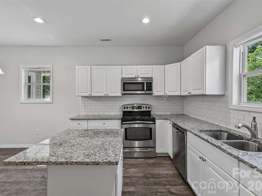 2509 Gardner Street, Gastonia, NC 28056.  MLS# CAR4387346, YatesRealty ID 29605. Kitchen