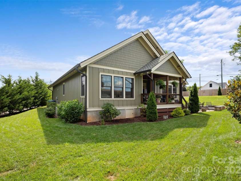 6 Starwood Valley Trail, Arden, NC 28704.  MLS# CAR4277561, YatesRealty ID 29605. 