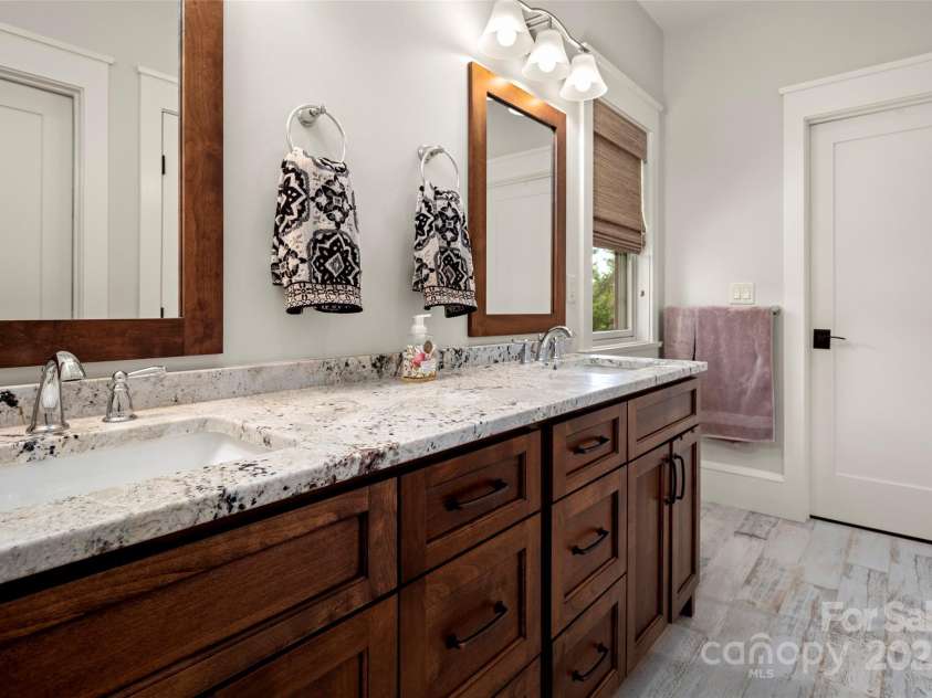 6 Starwood Valley Trail, Arden, NC 28704.  MLS# CAR4277561, YatesRealty ID 29605. Owner's Bath