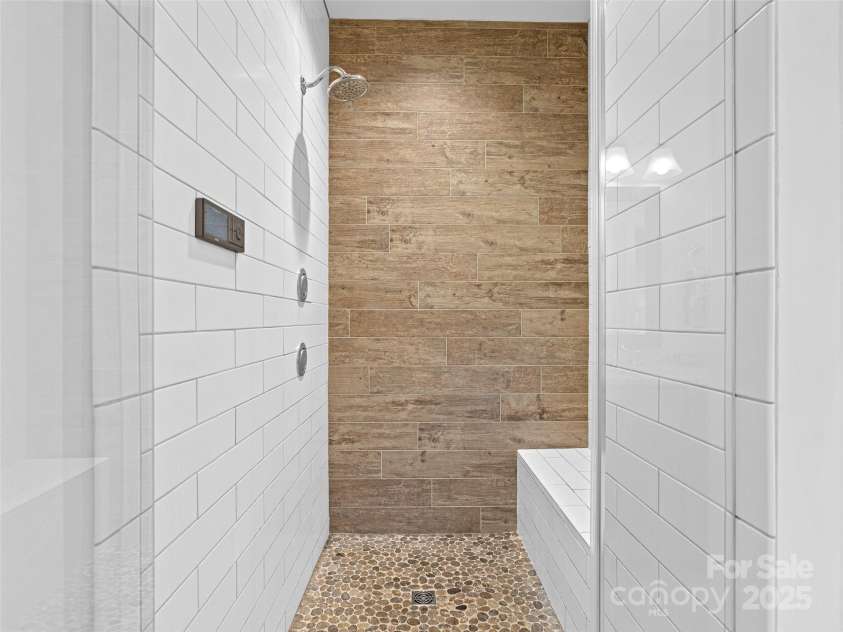 6 Starwood Valley Trail, Arden, NC 28704.  MLS# CAR4329581, YatesRealty ID 29605. 