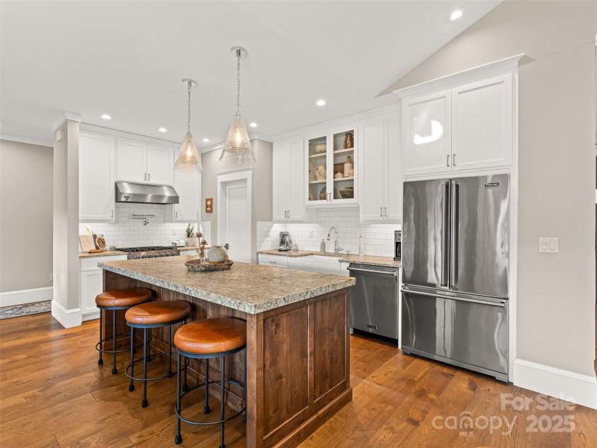 6 Starwood Valley Trail, Arden, NC 28704.  MLS# CAR4329581, YatesRealty ID 29605. The Kitchen is setup for every level of chef with Viking appliances 