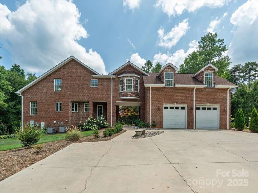 4050 Muirfield Drive, Cherryville, NC 28021.  MLS# CAR4281402, YatesRealty ID 29606. 