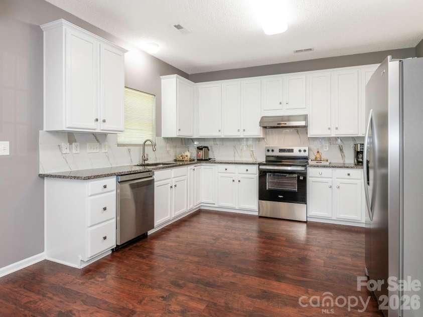 3926 Cameron Creek Drive, Matthews, NC 28105.  MLS# CAR4388932, YatesRealty ID 29608. 