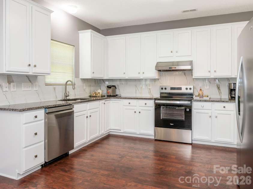 3926 Cameron Creek Drive, Matthews, NC 28105.  MLS# CAR4388932, YatesRealty ID 29608. 