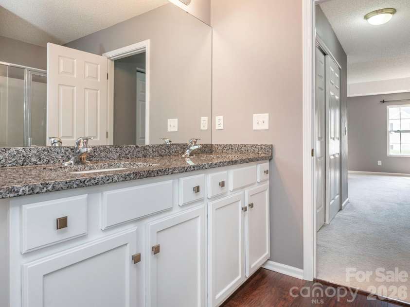 3926 Cameron Creek Drive, Matthews, NC 28105.  MLS# CAR4388932, YatesRealty ID 29608. 