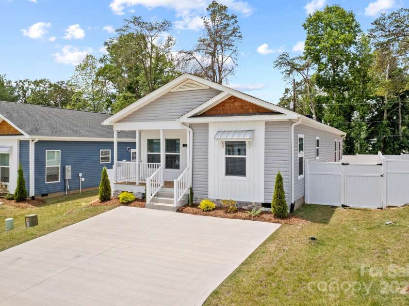 123 Bellamy Road, Asheville, NC 28806.  MLS# CAR4283195, YatesRealty ID 29609. 