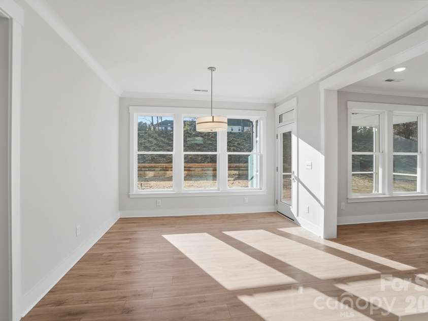 5054 McLaughlin Loop, Waxhaw, NC 28173.  MLS# CAR4329156, YatesRealty ID 29609. Breakfast area