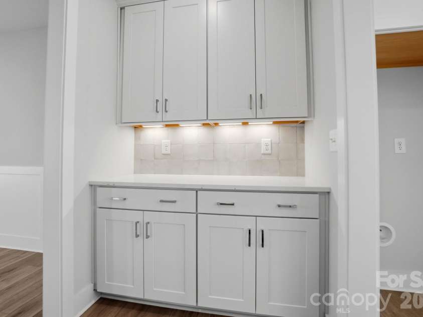 5054 McLaughlin Loop, Waxhaw, NC 28173.  MLS# CAR4329156, YatesRealty ID 29609. Butler pantry