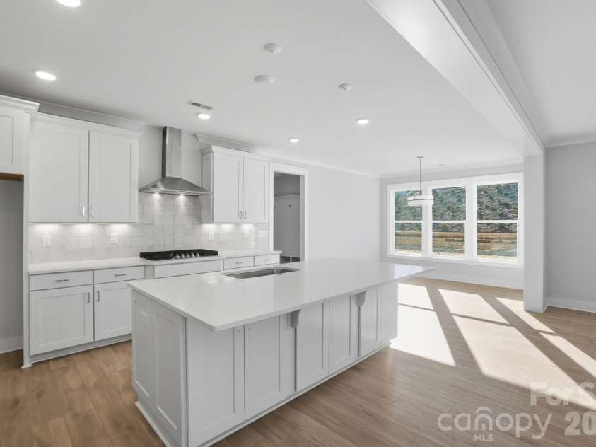 5054 McLaughlin Loop, Waxhaw, NC 28173.  MLS# CAR4329156, YatesRealty ID 29609. Kitchen