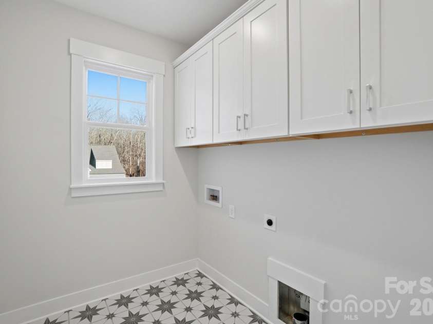 5054 McLaughlin Loop, Waxhaw, NC 28173.  MLS# CAR4329156, YatesRealty ID 29609. Laundry room
