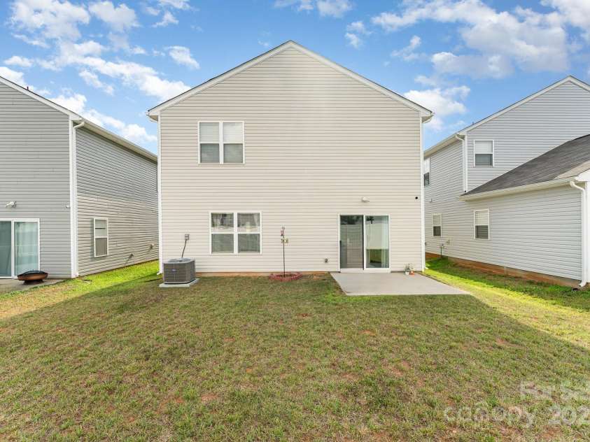 4037 Stoneygreen Lane, Charlotte, NC 28215.  MLS# CAR4283397, YatesRealty ID 29610. 