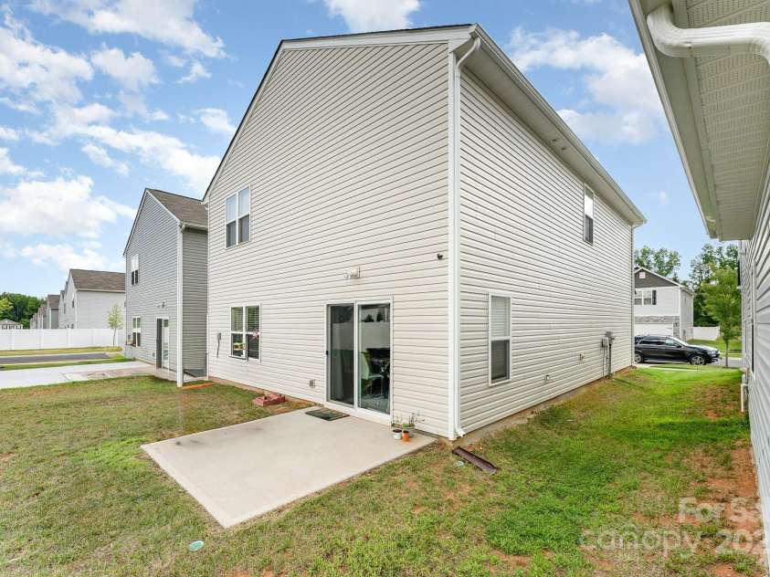 4037 Stoneygreen Lane, Charlotte, NC 28215.  MLS# CAR4283397, YatesRealty ID 29610. 