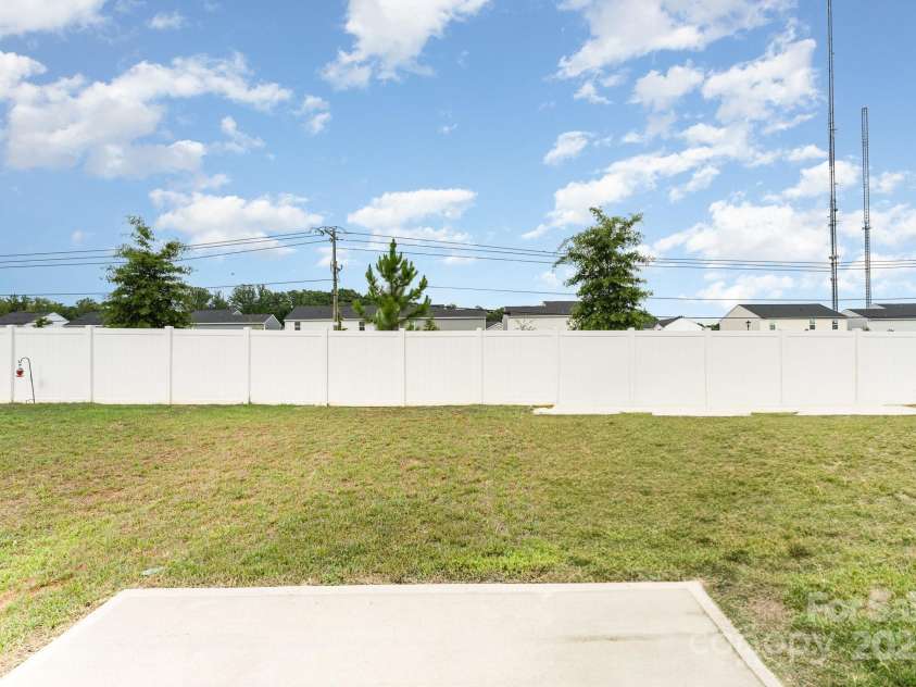 4037 Stoneygreen Lane, Charlotte, NC 28215.  MLS# CAR4283397, YatesRealty ID 29610. 