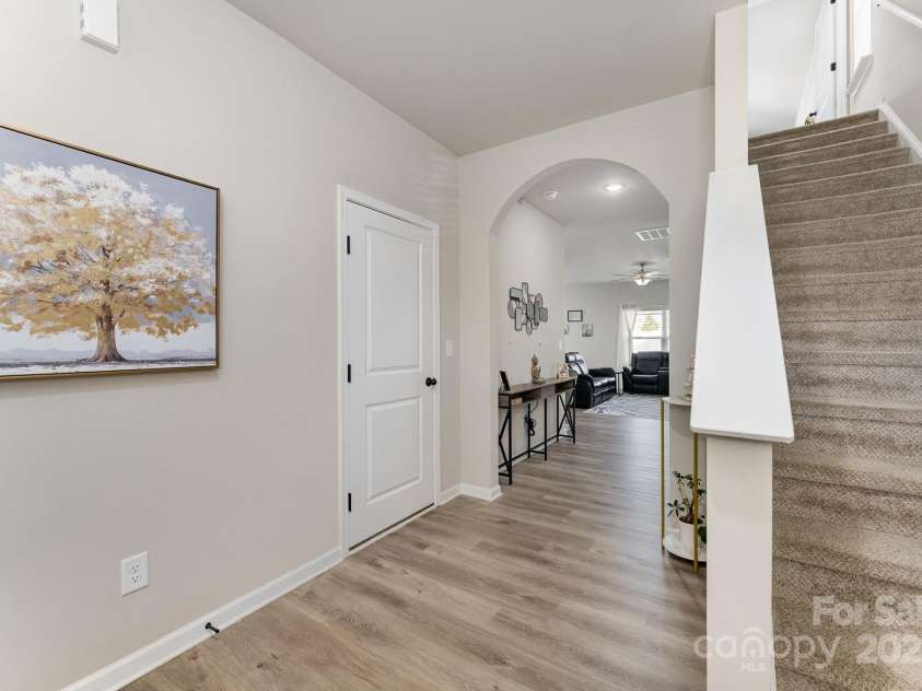 4037 Stoneygreen Lane, Charlotte, NC 28215.  MLS# CAR4283397, YatesRealty ID 29610. 