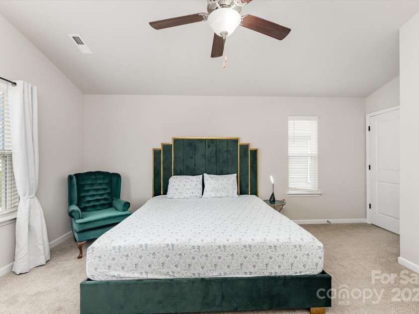 4037 Stoneygreen Lane, Charlotte, NC 28215.  MLS# CAR4283397, YatesRealty ID 29610. 