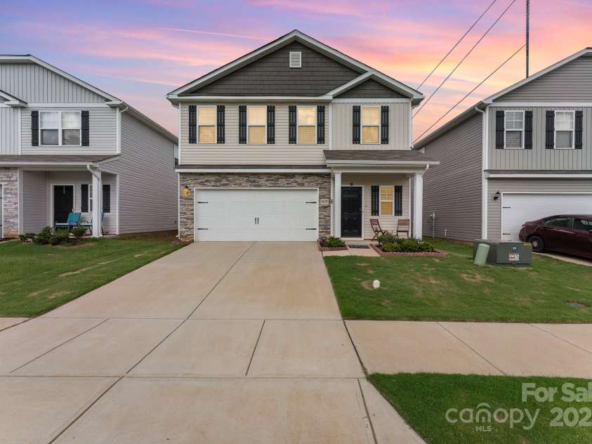 4037 Stoneygreen Lane, Charlotte, NC 28215.  MLS# CAR4283397, YatesRealty ID 29610. 