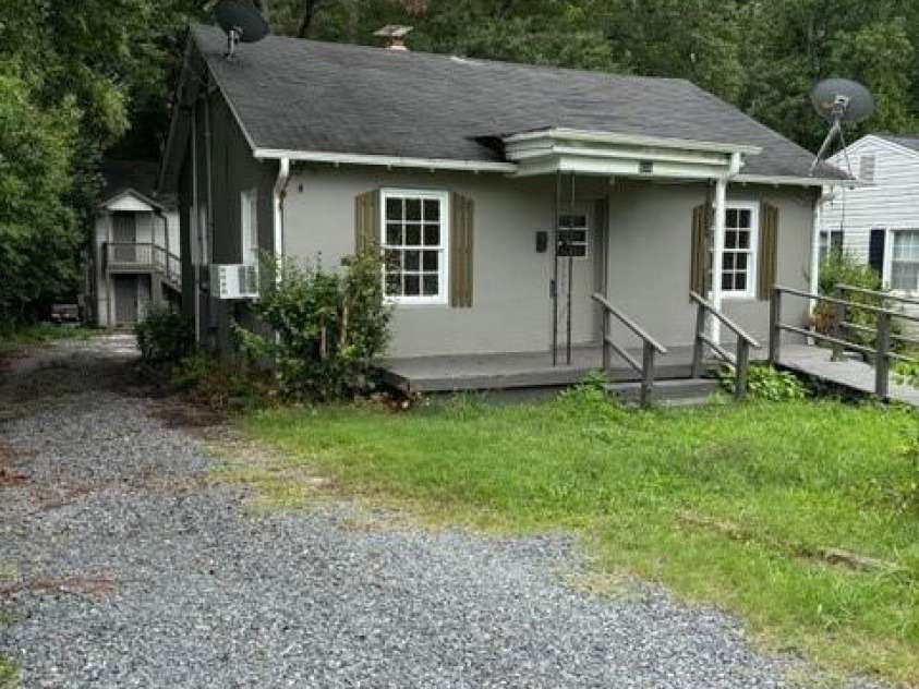 930 Miller Street, Gastonia, NC 28052.  MLS# CAR4373950, YatesRealty ID 29610. 