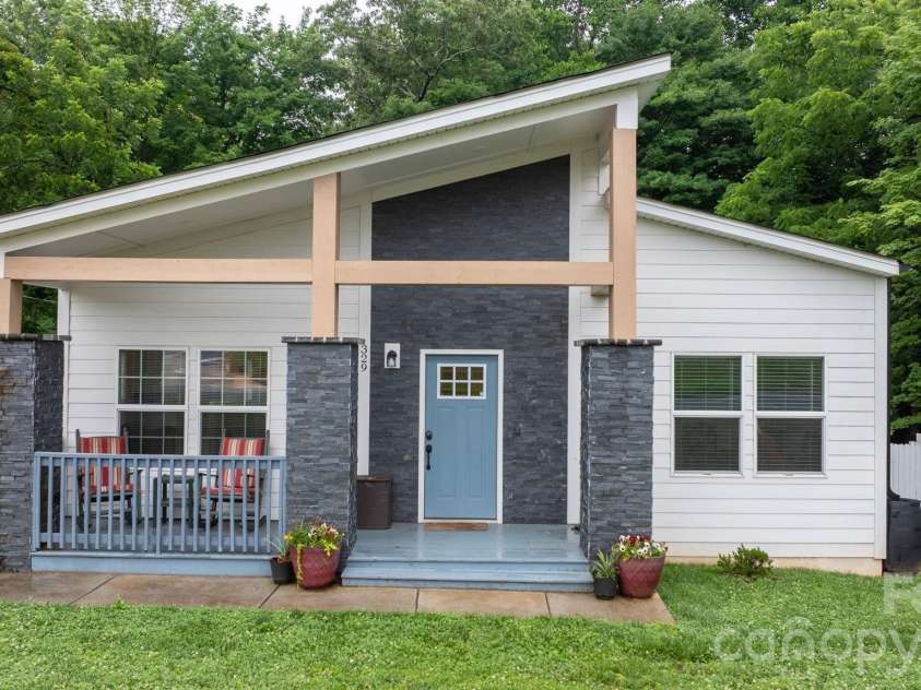 329 F Street, Newton, NC 28658.  MLS# CAR4390709, YatesRealty ID 29611. 