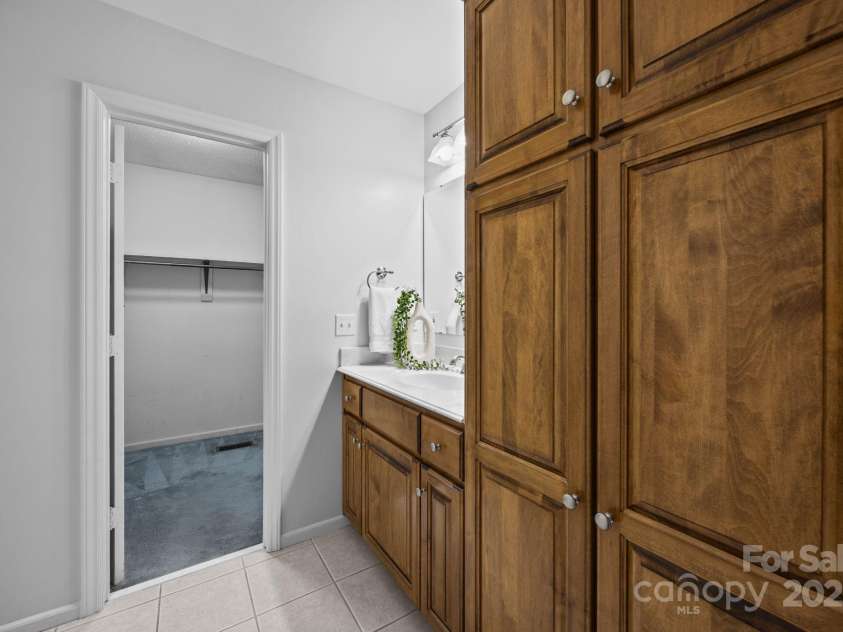 9008 St Croix Lane, Charlotte, NC 28277.  MLS# CAR4279557, YatesRealty ID 29611. 