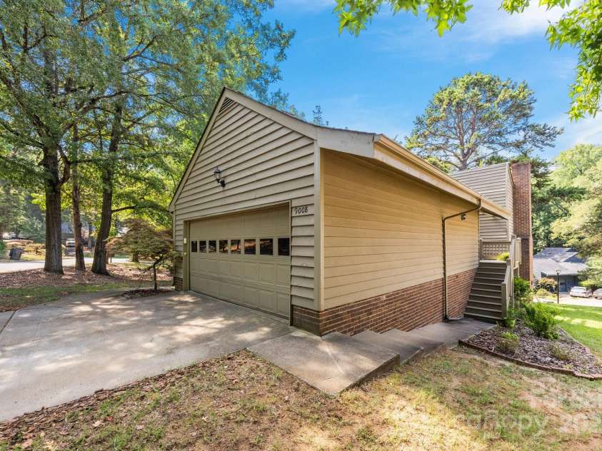 9008 St Croix Lane, Charlotte, NC 28277.  MLS# CAR4279557, YatesRealty ID 29611. 