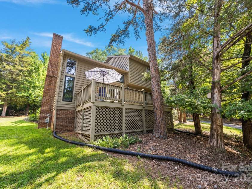 9008 St Croix Lane, Charlotte, NC 28277.  MLS# CAR4279557, YatesRealty ID 29611. 