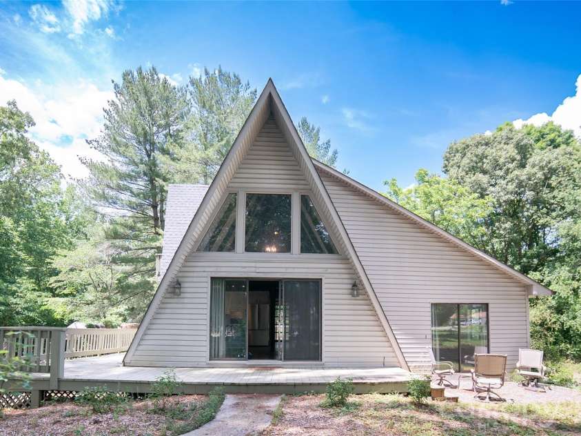 3555 Majestic View Place, Lenoir, NC 28645.  MLS# CAR4388844, YatesRealty ID 29612. 