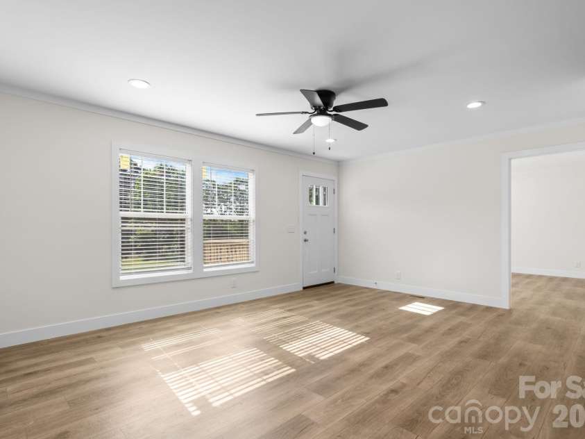 146 Oakstone Drive, Statesville, NC 28677.  MLS# CAR4387103, YatesRealty ID 29613. 