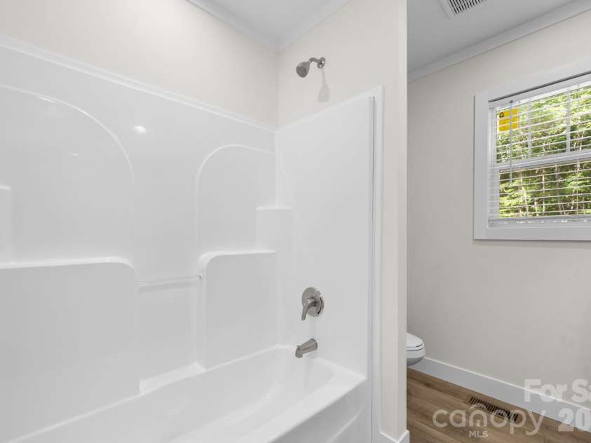 146 Oakstone Drive, Statesville, NC 28677.  MLS# CAR4387103, YatesRealty ID 29613. 