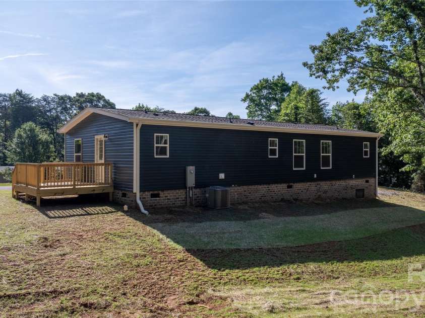 146 Oakstone Drive, Statesville, NC 28677.  MLS# CAR4387103, YatesRealty ID 29613. 
