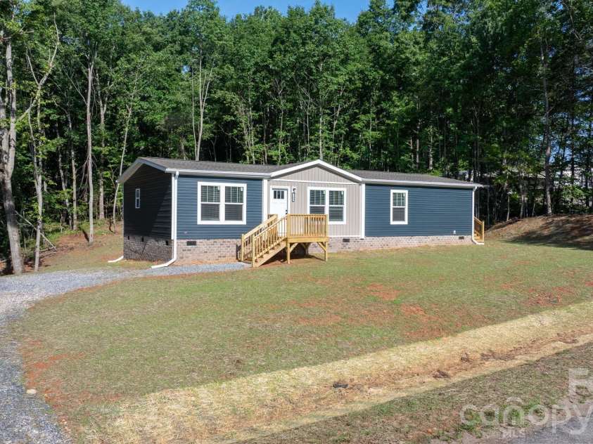 146 Oakstone Drive, Statesville, NC 28677.  MLS# CAR4387103, YatesRealty ID 29613. 
