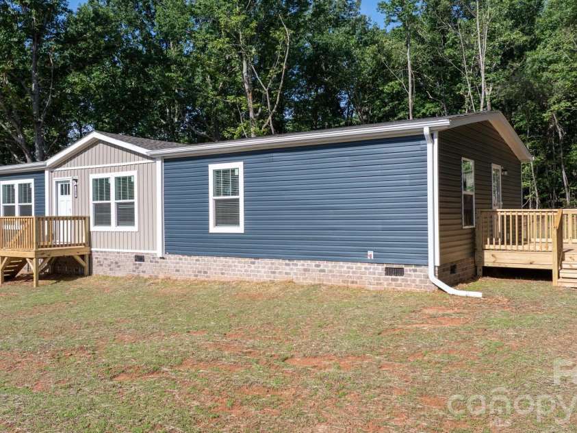 146 Oakstone Drive, Statesville, NC 28677.  MLS# CAR4387103, YatesRealty ID 29613. 