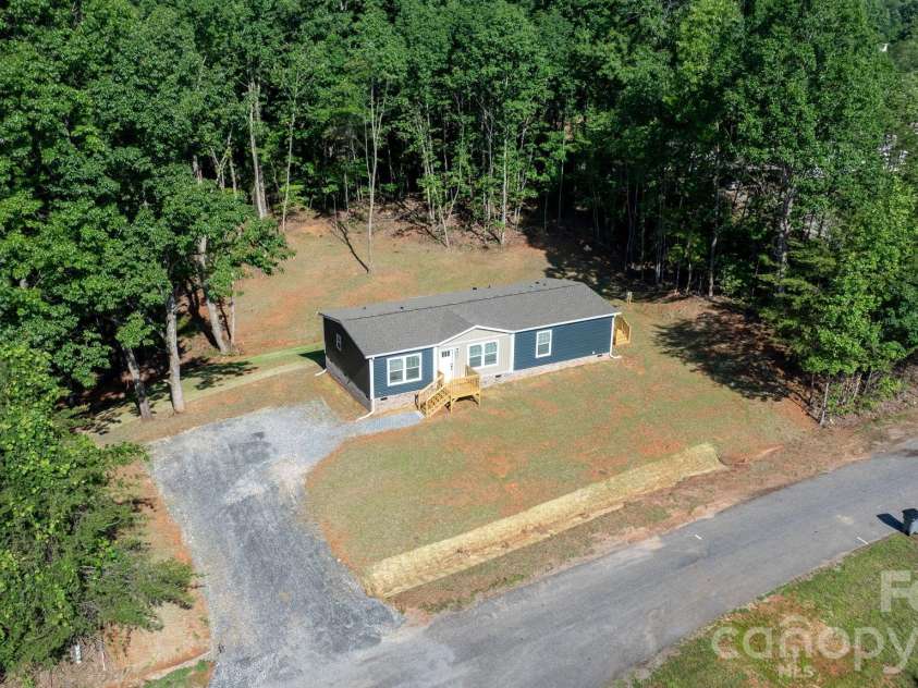 146 Oakstone Drive, Statesville, NC 28677.  MLS# CAR4387103, YatesRealty ID 29613. 