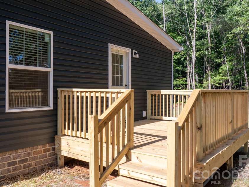 146 Oakstone Drive, Statesville, NC 28677.  MLS# CAR4387103, YatesRealty ID 29613. 