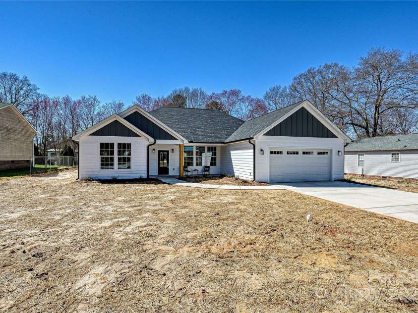 603 Elm Street, Cherryville, NC 28021.  MLS# CAR4229181, YatesRealty ID 29613. 