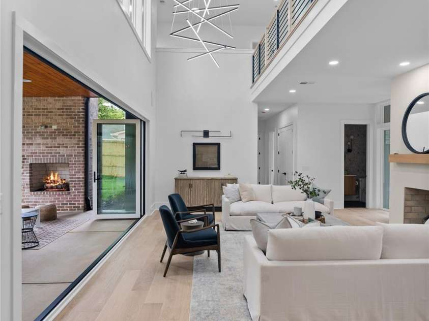 3822 Topsfield Road, Charlotte, NC 28211.  MLS# CAR4263013, YatesRealty ID 29614. 