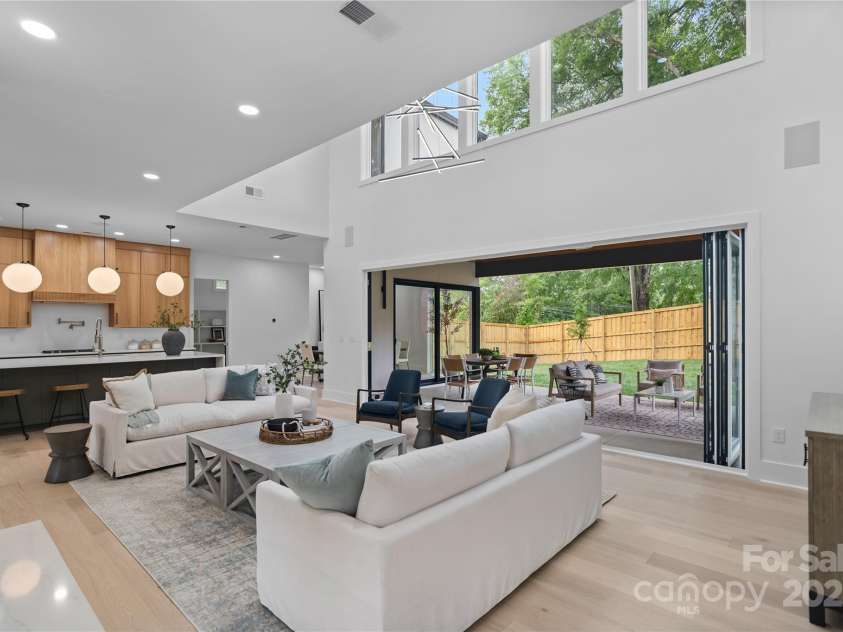 3822 Topsfield Road, Charlotte, NC 28211.  MLS# CAR4263013, YatesRealty ID 29614. 