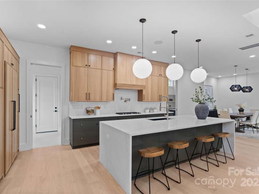 3822 Topsfield Road, Charlotte, NC 28211.  MLS# CAR4263013, YatesRealty ID 29614. 