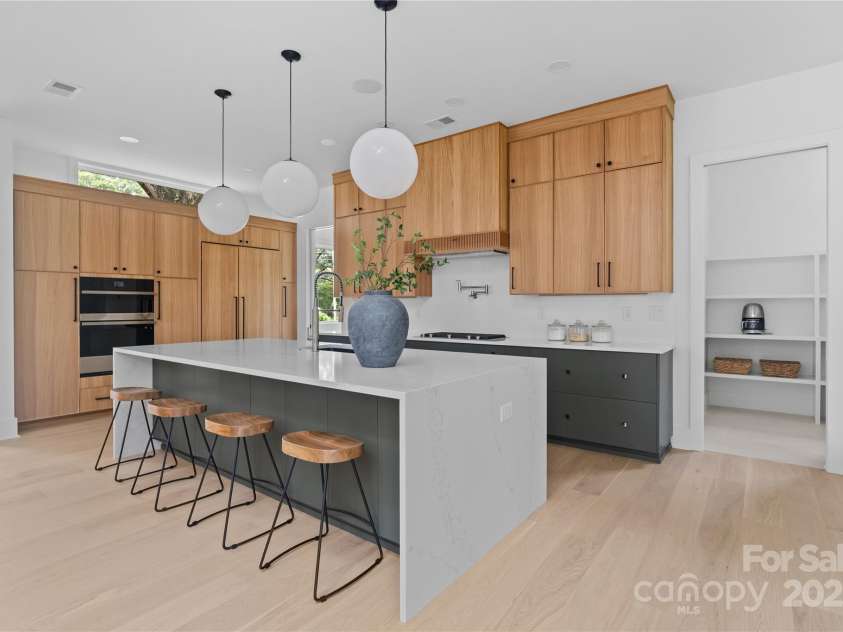 3822 Topsfield Road, Charlotte, NC 28211.  MLS# CAR4263013, YatesRealty ID 29614. 