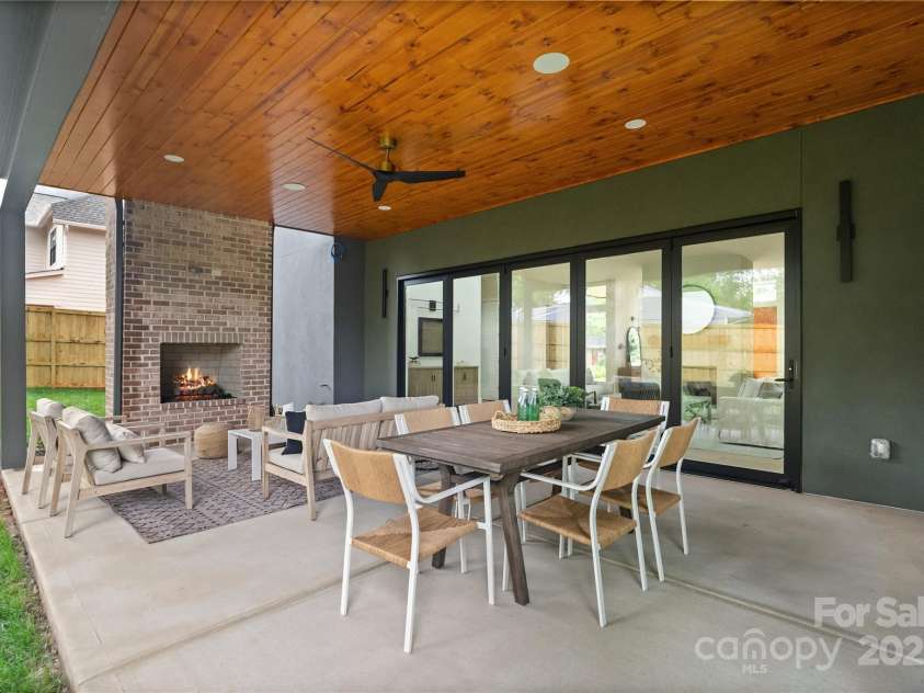 3822 Topsfield Road, Charlotte, NC 28211.  MLS# CAR4263013, YatesRealty ID 29614. 