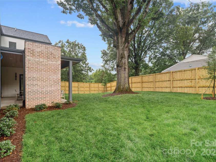 3822 Topsfield Road, Charlotte, NC 28211.  MLS# CAR4263013, YatesRealty ID 29614. 