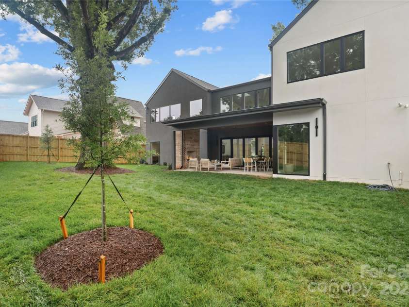 3822 Topsfield Road, Charlotte, NC 28211.  MLS# CAR4263013, YatesRealty ID 29614. 