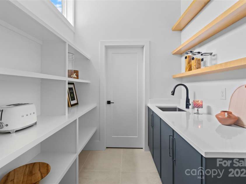 3822 Topsfield Road, Charlotte, NC 28211.  MLS# CAR4263013, YatesRealty ID 29614. 