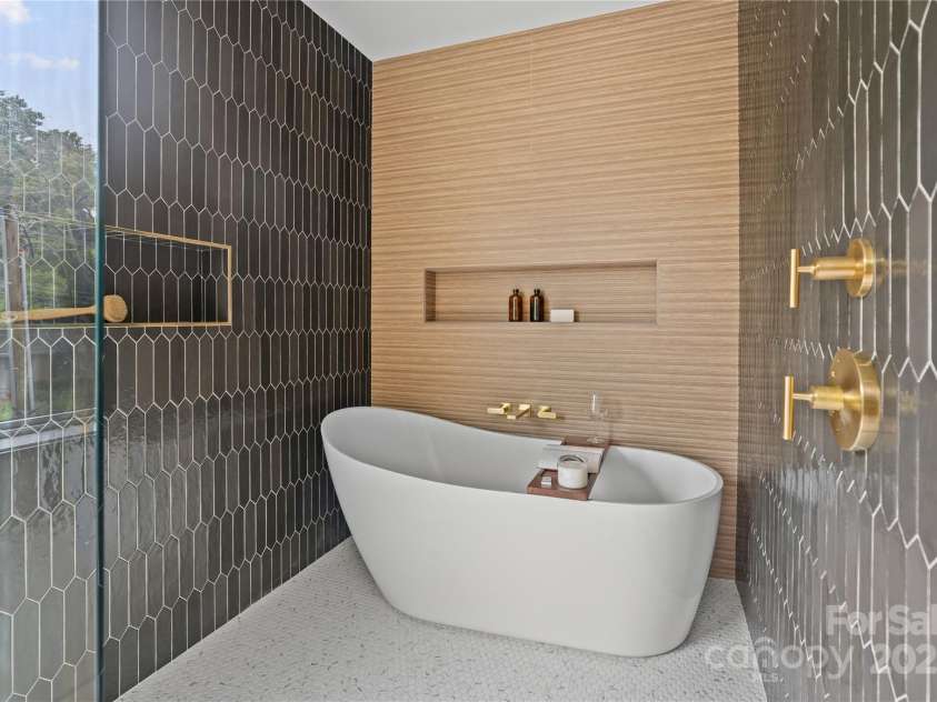 3822 Topsfield Road, Charlotte, NC 28211.  MLS# CAR4263013, YatesRealty ID 29614. 