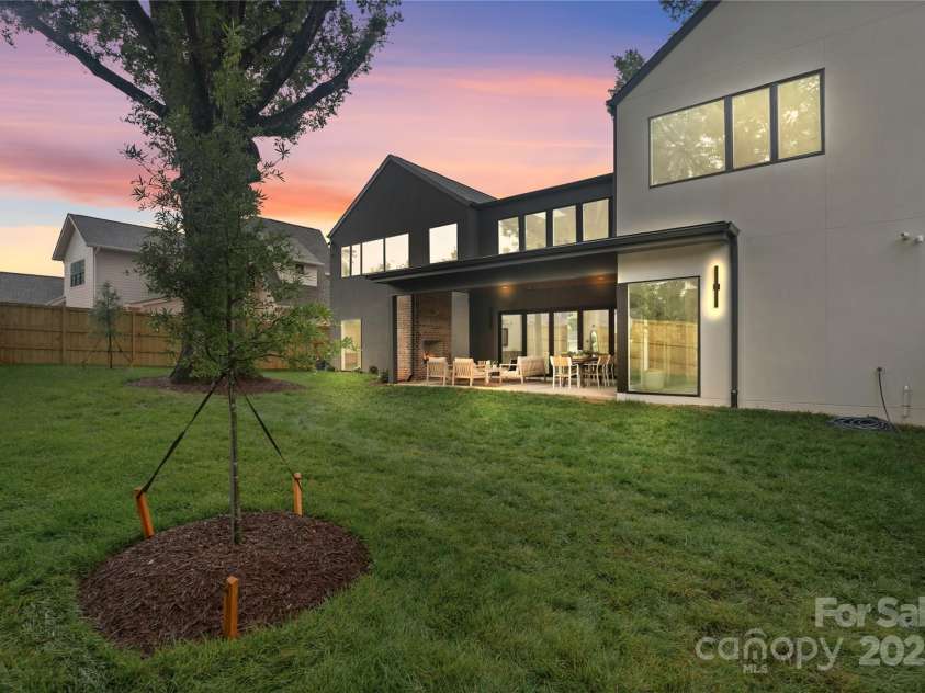 3822 Topsfield Road, Charlotte, NC 28211.  MLS# CAR4263013, YatesRealty ID 29614. 