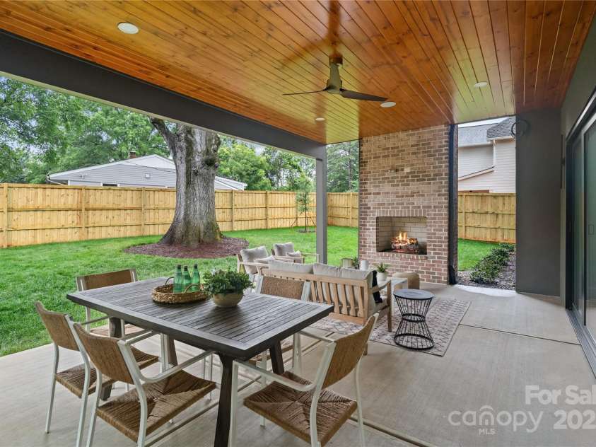 3822 Topsfield Road, Charlotte, NC 28211.  MLS# CAR4316763, YatesRealty ID 29614. 