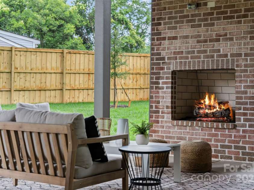 3822 Topsfield Road, Charlotte, NC 28211.  MLS# CAR4316763, YatesRealty ID 29614. 