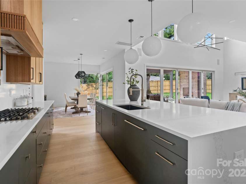 3822 Topsfield Road, Charlotte, NC 28211.  MLS# CAR4316763, YatesRealty ID 29614. 